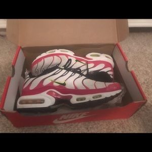 Nike air max sneaker lime green and hot pink